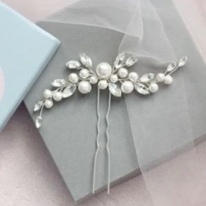 Bridal hair accessory